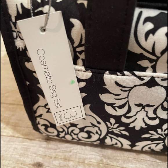 Host Pick! New With Tags 3 Makeup Bag Set by Sheffield Home - Picture 3 of 8